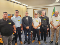 Ao lado do prefeito, vereadores, em Brasília, conseguem recursos para Piên